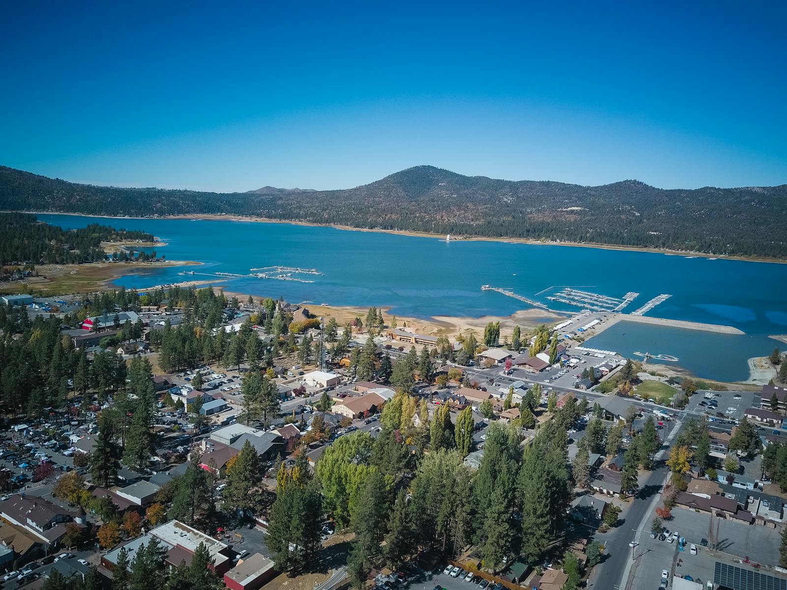 Discover the beauty of a scenic lakeside town surrounded by mountains and forests.